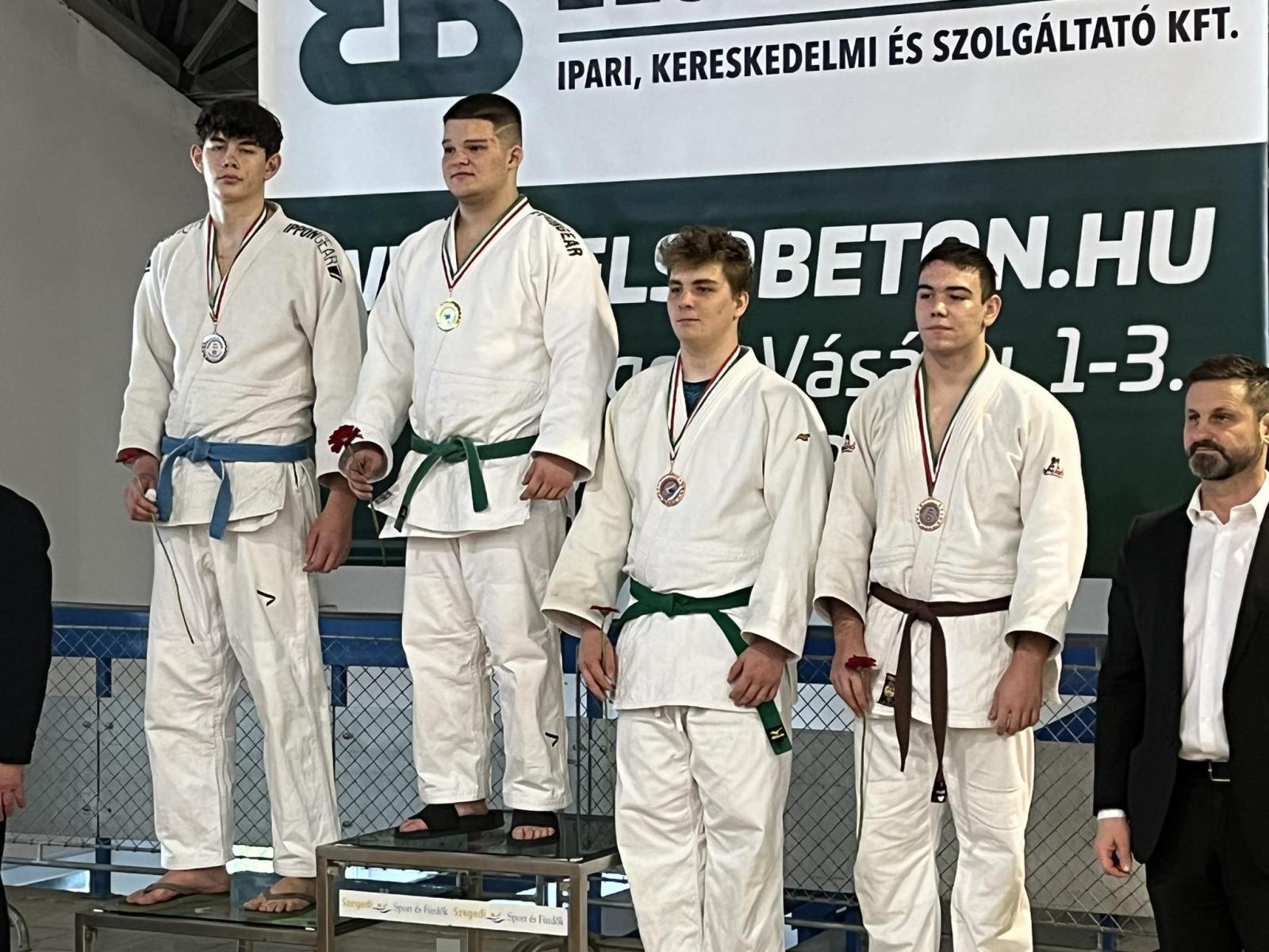 Czibula Bernát magyar bajnoki ezüstérmes